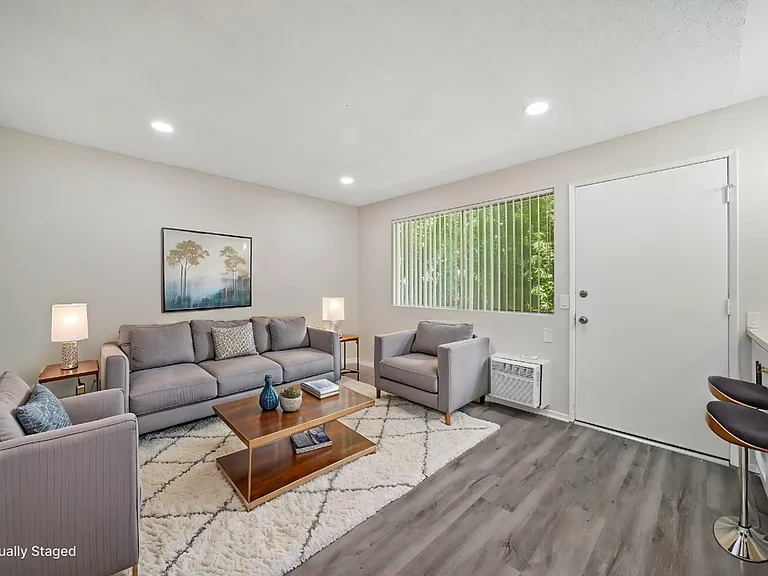 14420 Vista Real Apts — Photo 8