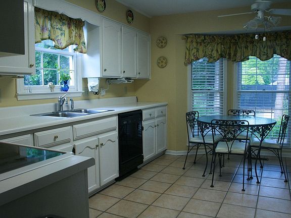 Kitchen and easting space.