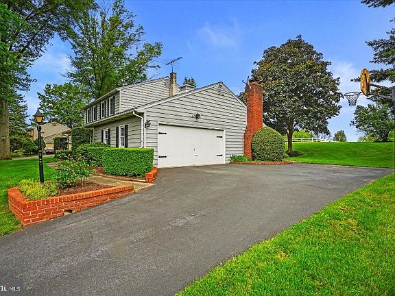 4th image of 1180 Foxview Rd