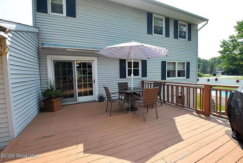 3rd image of 4 Glenmore Drive