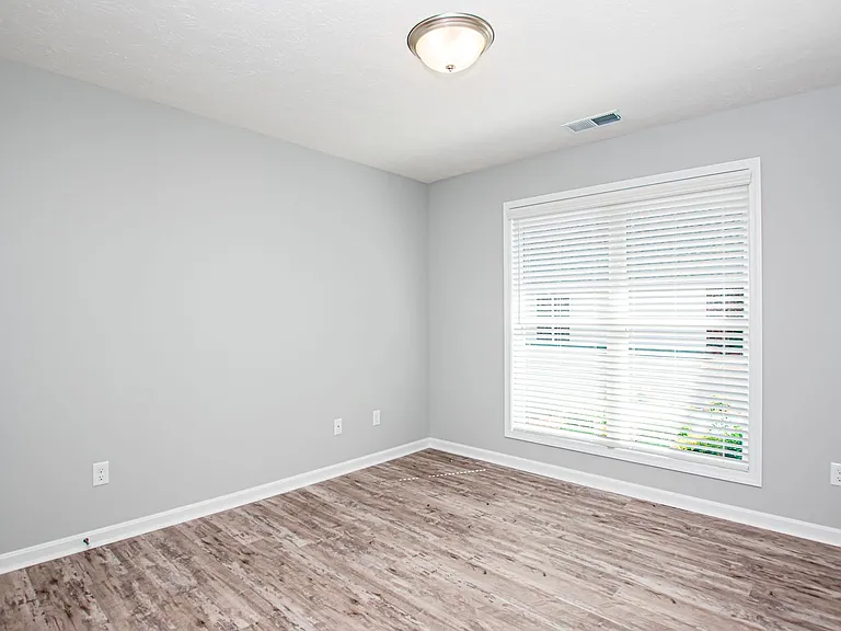 500 Eagle Pointe Dr — Photo 6