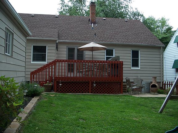 Wooded Back Yard w/Fence & Deck