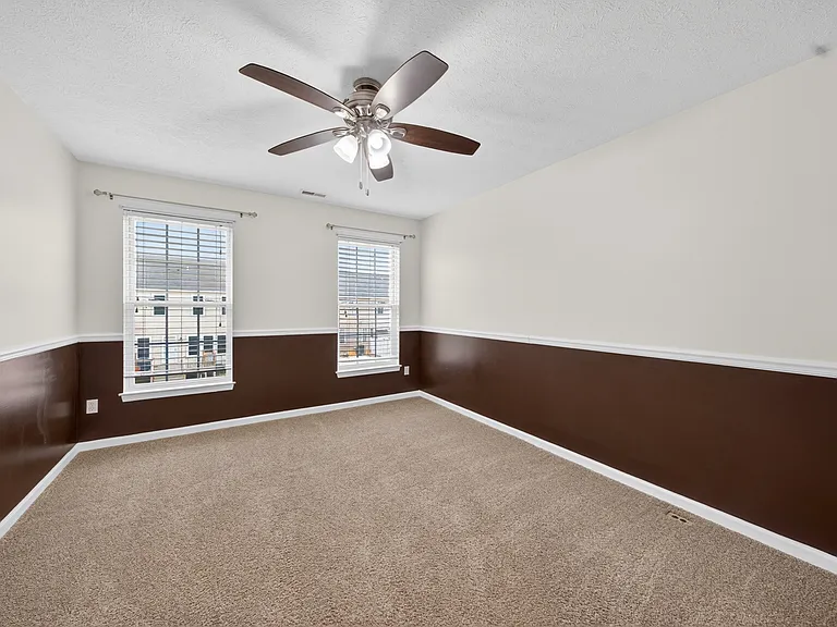 109 Clay Ct — Photo 12