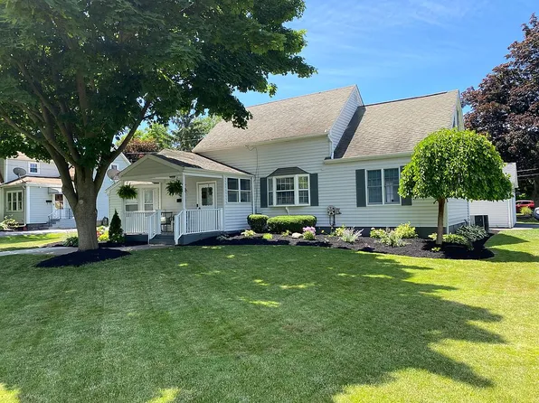 495 N 5th St, Lewiston, NY 14092