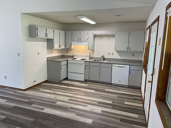 3rd image of 2178 N Alpine Ave