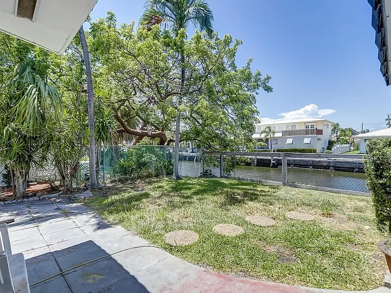 2041 Coral Reef Dr — Photo 44
