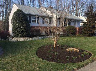 42 Old Manor Rd, Newark, DE 19711