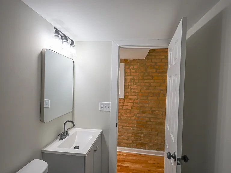 652 Delhi Ave — Photo 7