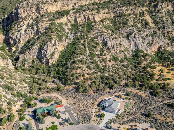 2235 S Chekshani Clf, New Harmony, UT 84757