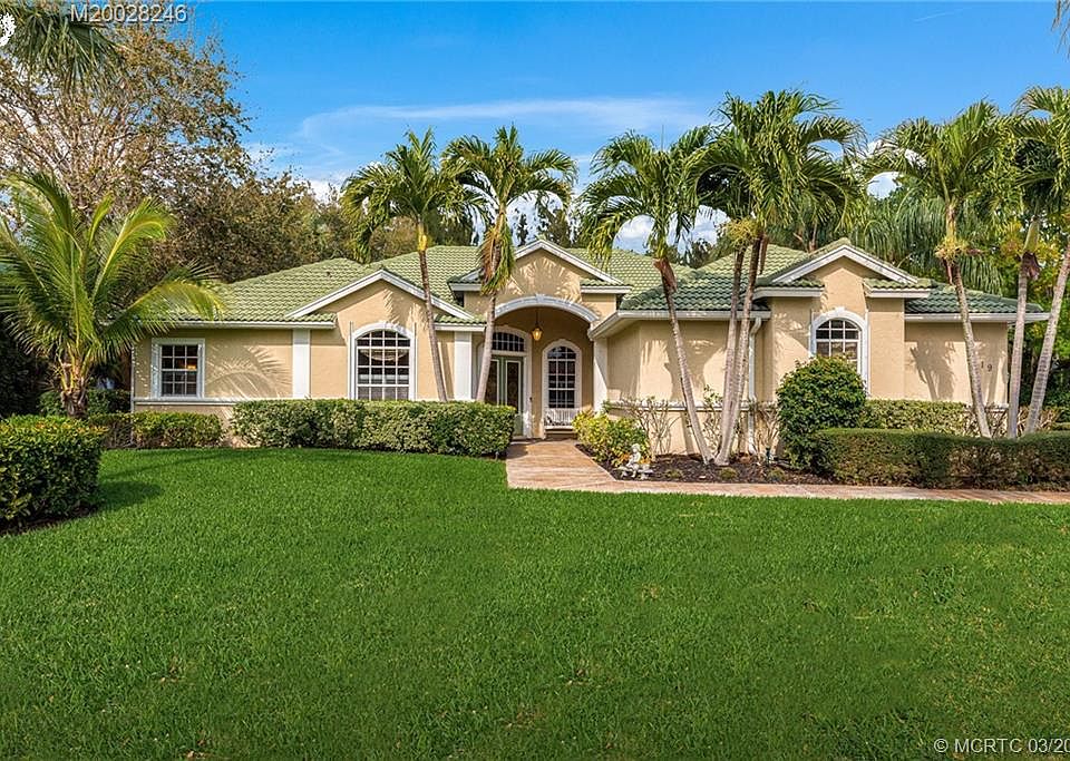 1st image of 2619 NE Sabal Palm Way