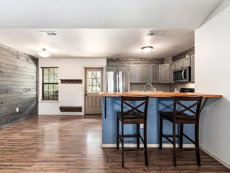 408 Breezing Ln — Photo 16