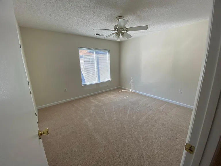 Lake Park Co-living Rooms — Photo 18