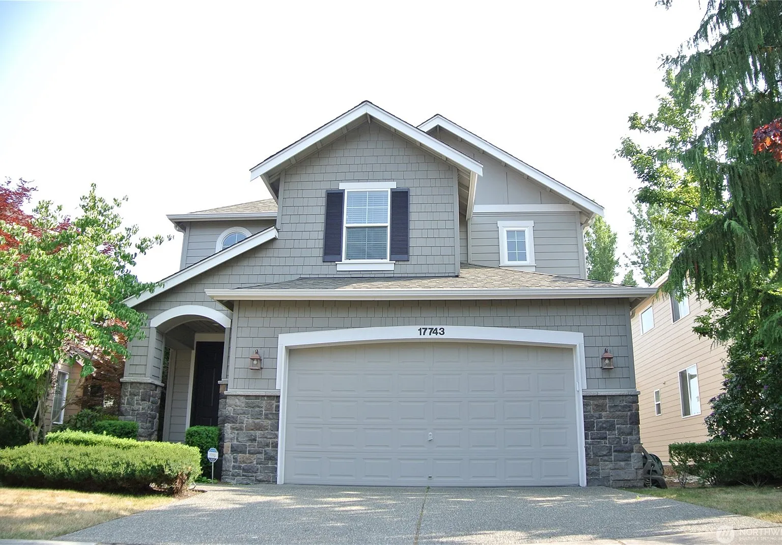 4 bed, 2.5 bath, 2830 sqft, $4,500 — Photo 1