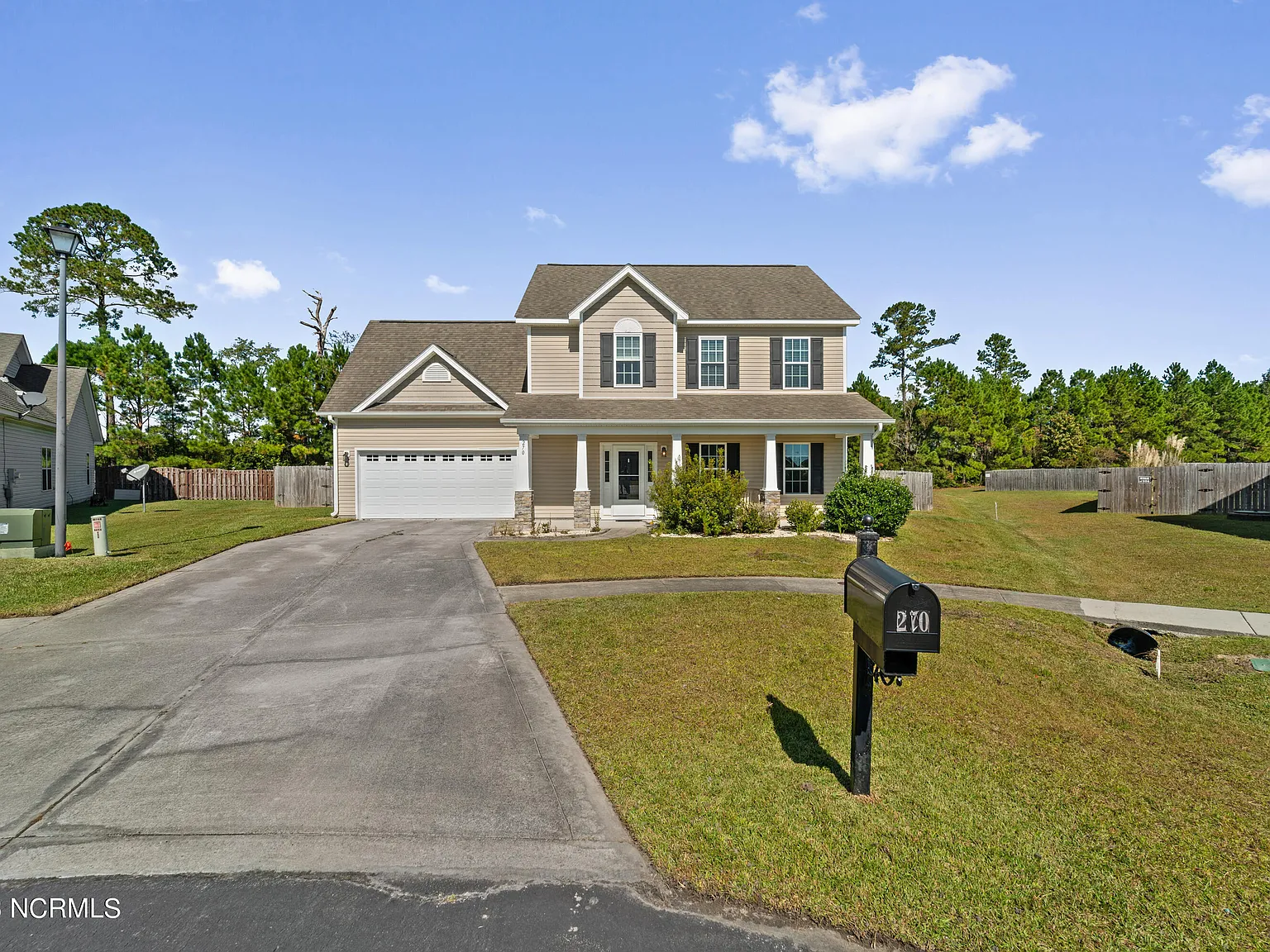 4 bed, 2.5 bath, 1733 sqft, $1,895 — Photo 1