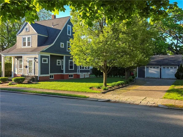 225 Hunts Ave, Pawtucket, RI 02861