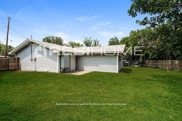 1021 Baldwin St — Photo 14