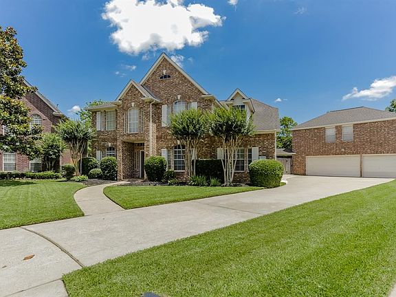 2nd image of 303 Lakeglen Ct