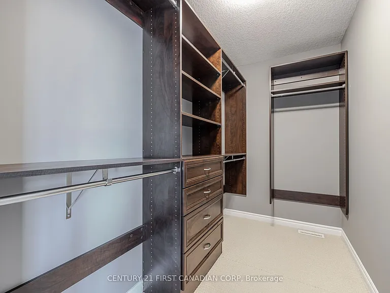 1690 Beaverbrook Ave — Photo 22