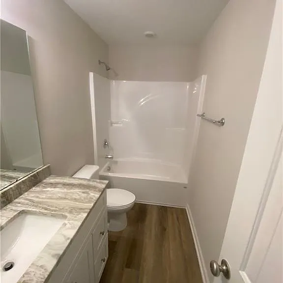 224 Cromer St — Photo 8