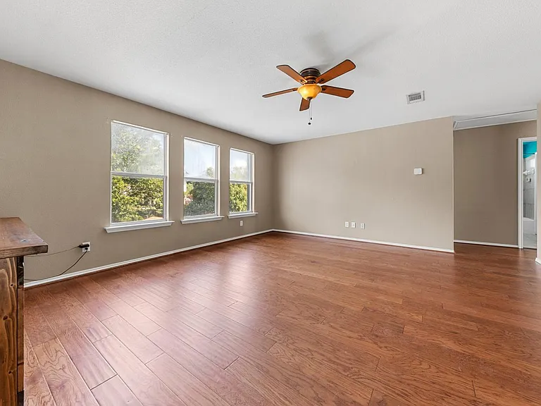 2203 Delaware — Photo 42