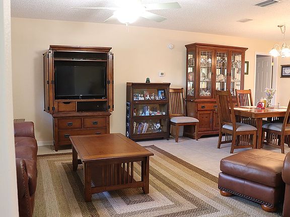 3rd image of 625 E Laurel Pointe Dr