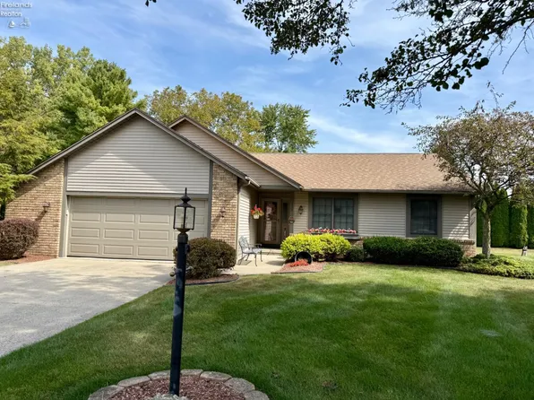 135 Briarwood Cir, Fremont, OH 43420