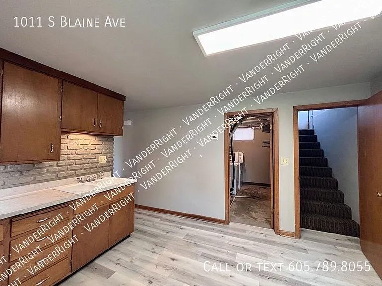 1011 S Blaine Ave — Photo 3