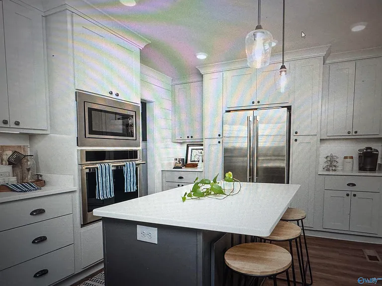 208 Surrey Rd SW — Photo 8