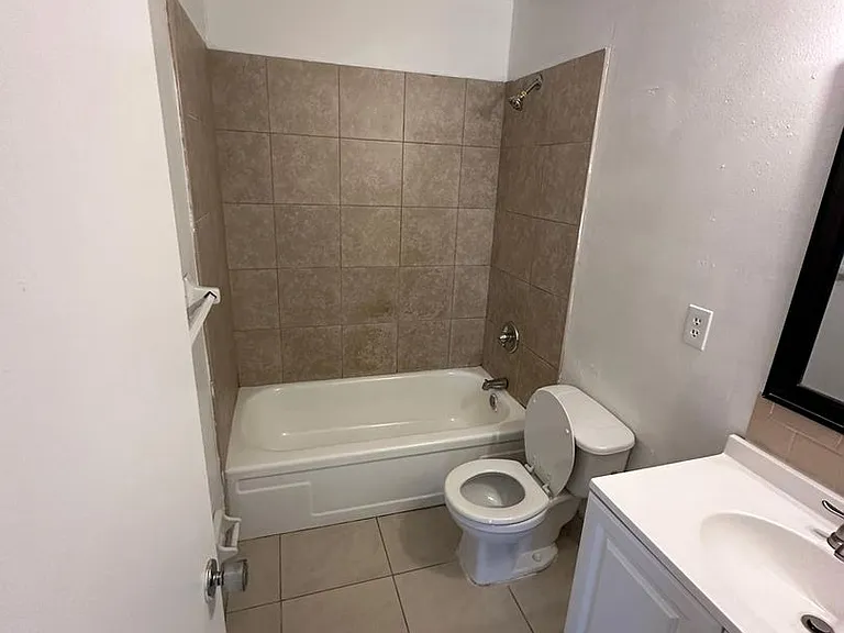 1830 Maravilla Ave #211 — Photo 4