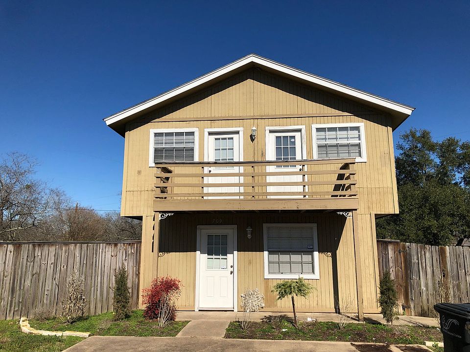 1st image of 709 Chalet Ct