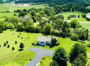 3 Genessee Trl, Galena, IL 61036