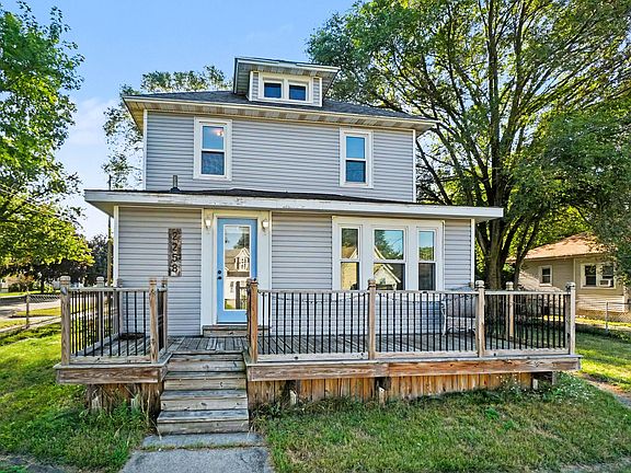3rd image of 2258 Lincoln St