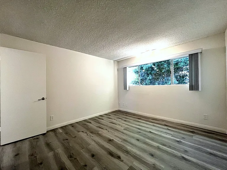 1706 Granville Ave #8 — Photo 12