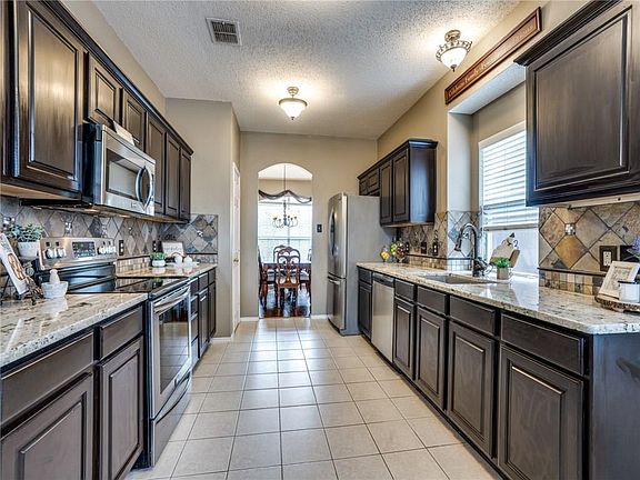 4th image of 1407 Hickory Bend Dr