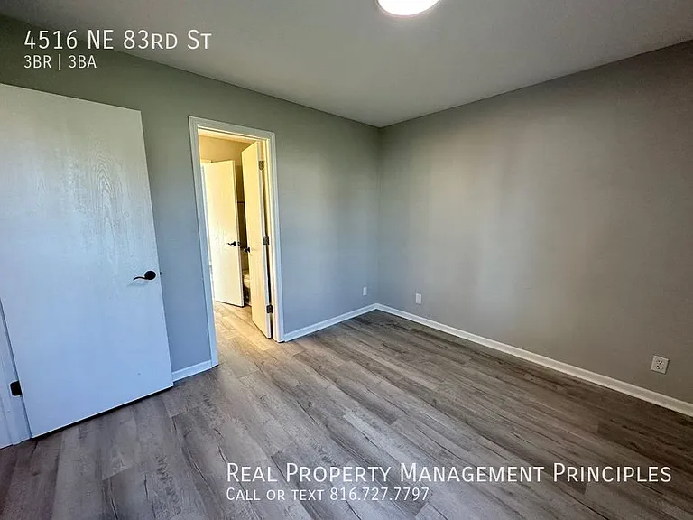 4516 NE 83rd St — Photo 17