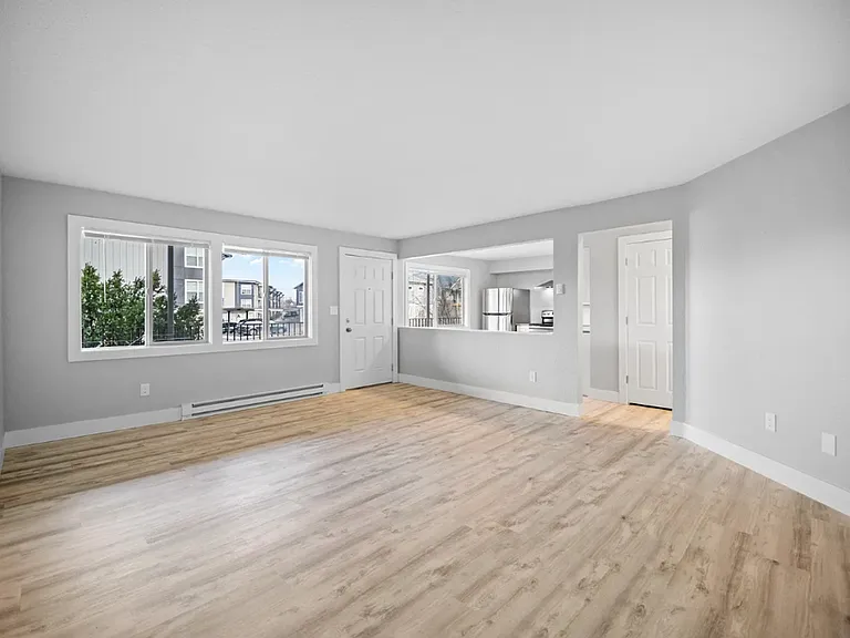 Mission Apartments — Photo 9