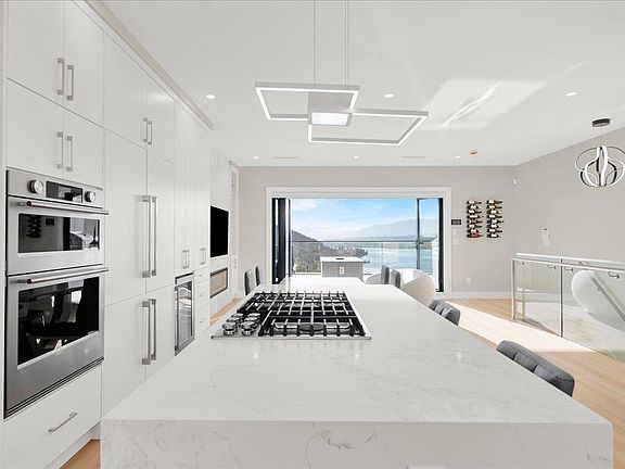 2nd image of 7275 Ridge Dr #6