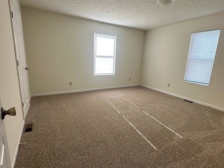1118 S Woodlawn Ave — Photo 20