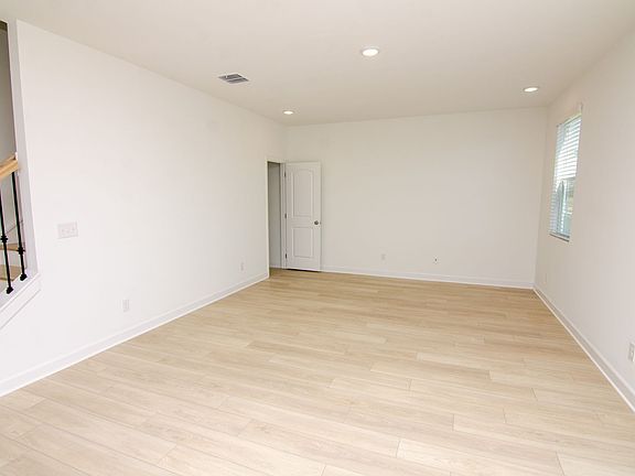 3rd image of 506 Forsberg Ct