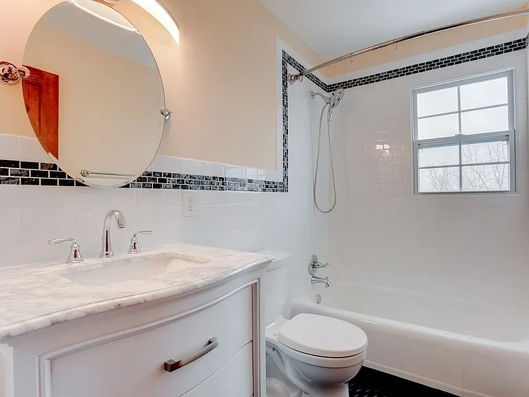441 Grand Ave — Photo 9