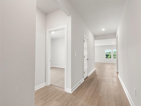 3rd image of 1648 Erindale Dr