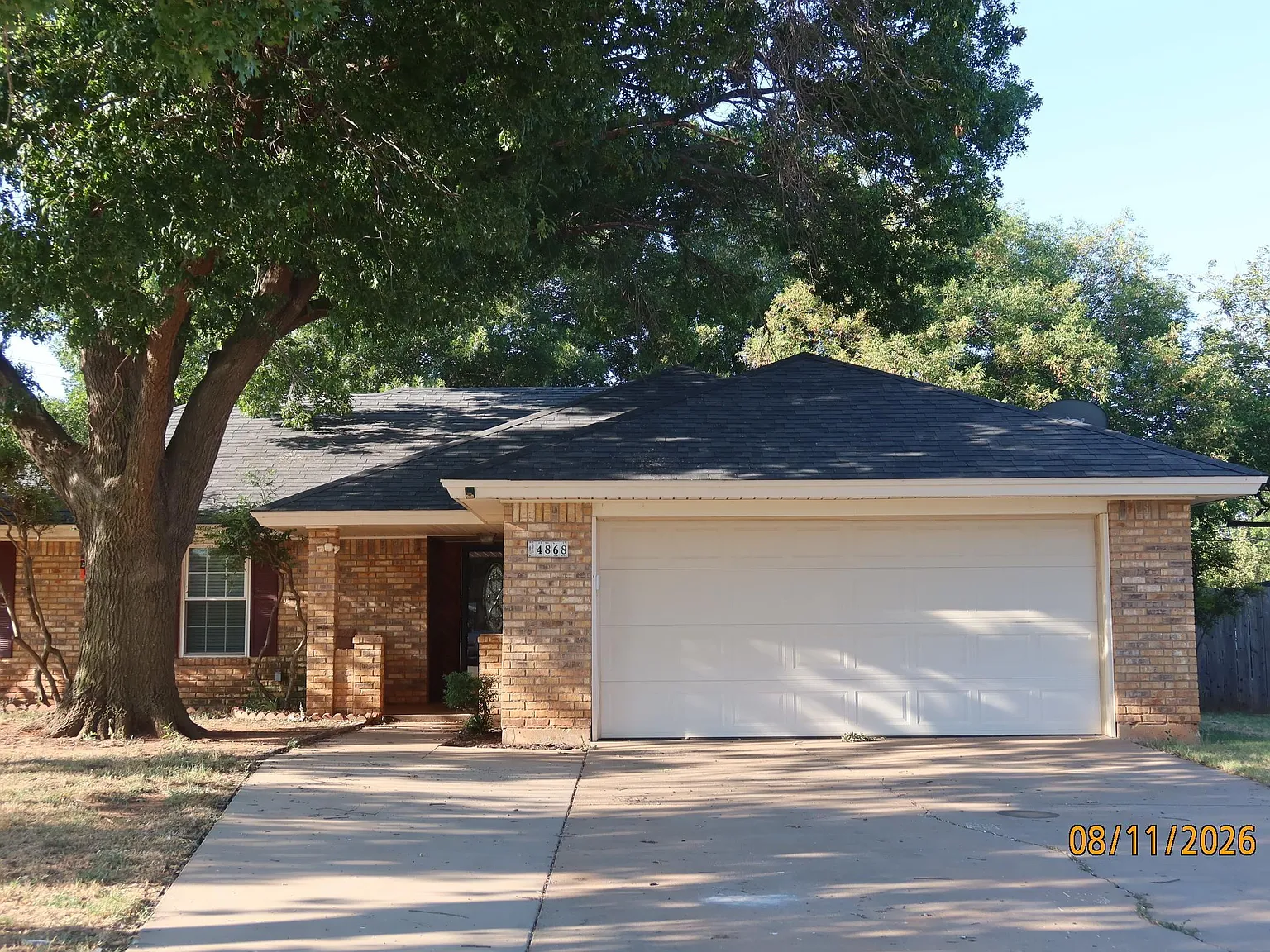 3 bed, 2.0 bath, 1381 sqft, $2,100 — Photo 1
