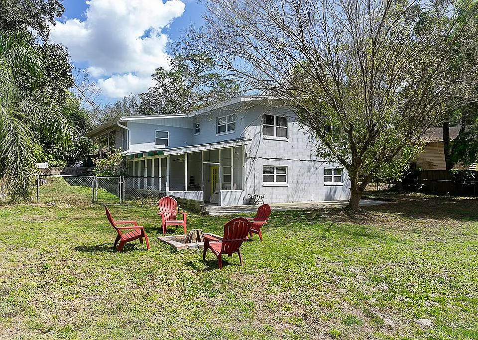 11 S University Cir