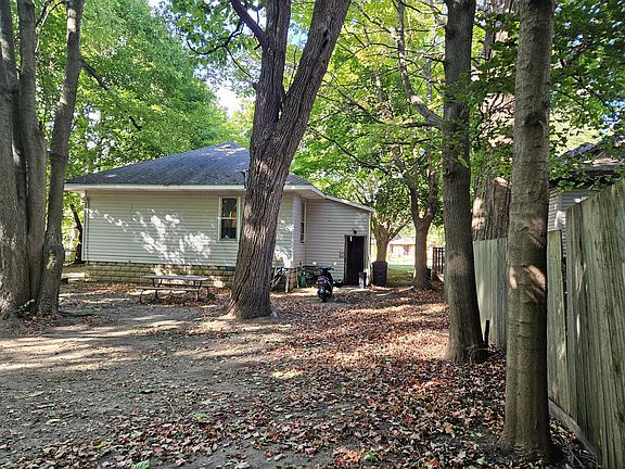 5th image of 460 W Napier Ave