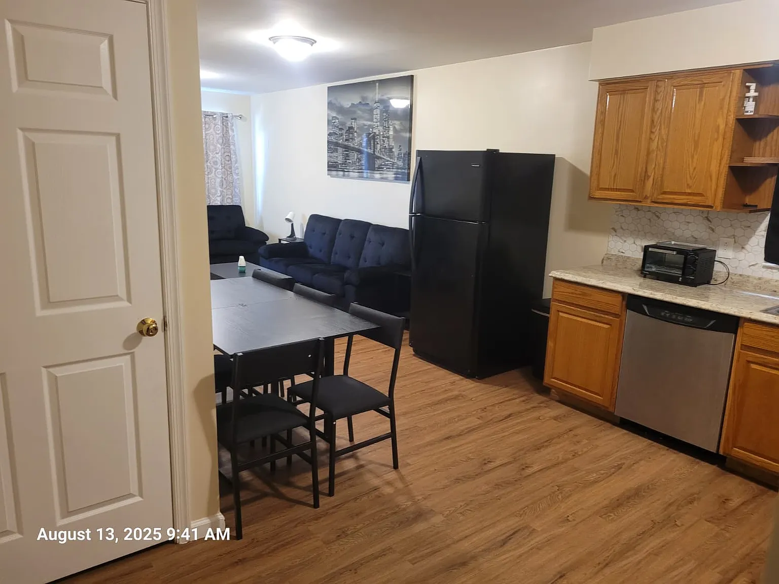 3 bed, 1100 sqft, $2,600 — Photo 4