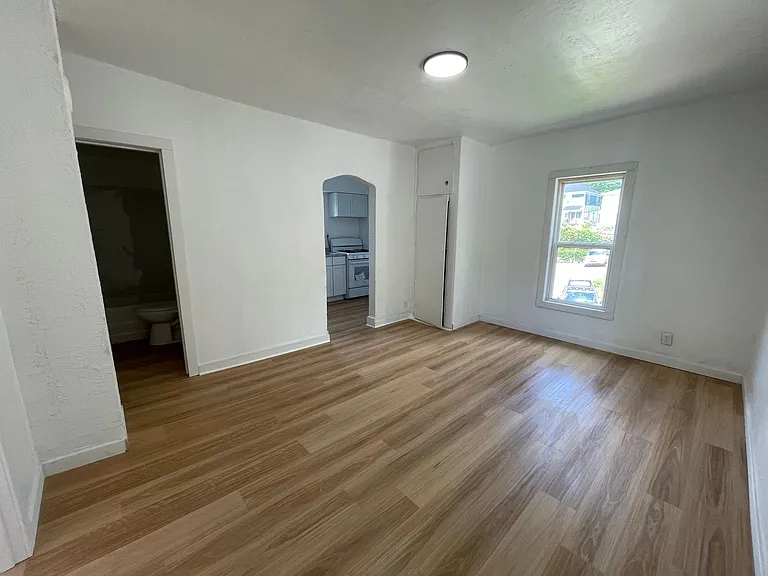 942 Washington St — Photo 7