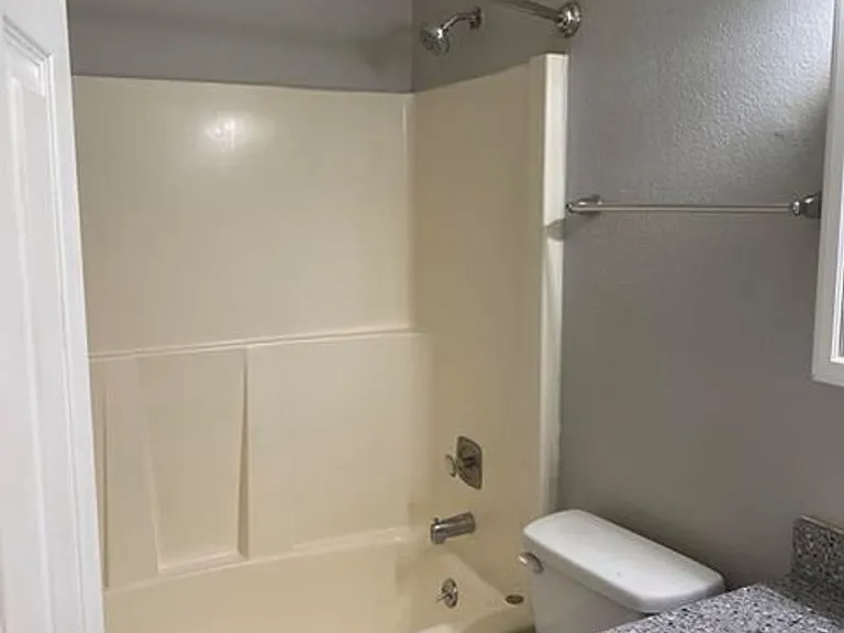 490 River Ave — Photo 3