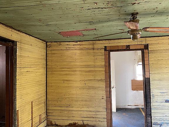 3rd image of 354 S Green St