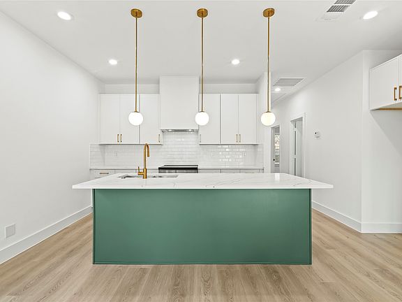 4th image of 4827 Baldwin St