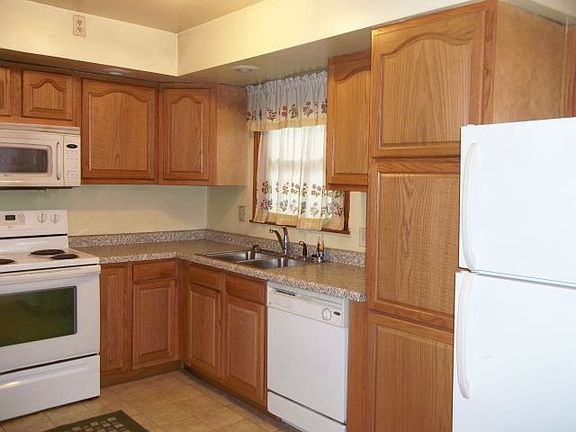 4th image of 131 Larson Ave